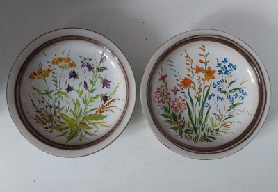 Lot 2 farfurii pictate manual, semnat 1983 M.G., 21cm diametru x 3.5cm inaltime foto