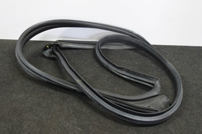 Garnitura ușă st&acirc;nga față TESLA MODEL 3 2018 OEM: 1090499-50-F | 11265320