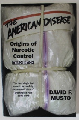 THE AMERICAN DISEASE , ORIGINS OF NARCOTIC CONTROL by DAVID F. MUSTO , 1999 foto