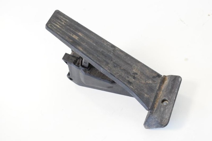 Pedala de accelerație BMW 2 Coupe F22, F87 2014 OEM: 6853175 3944667
