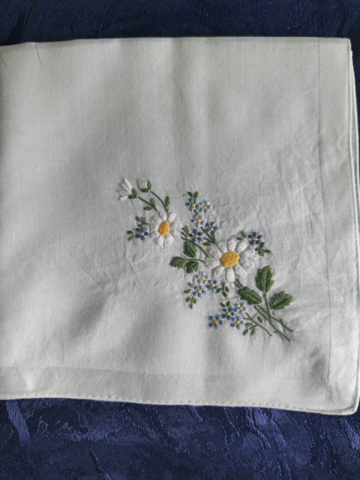 Batistă de colecție cu broderie model floral
