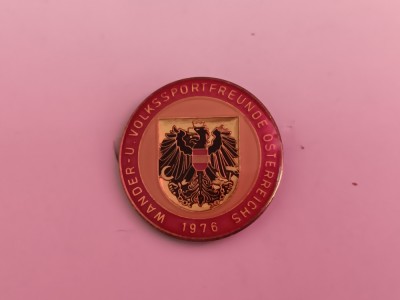 QW9 K 42 - Insigna - tematica turism - drumetie si sport in Austria foto