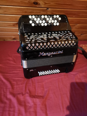 acordeon mengascini foto