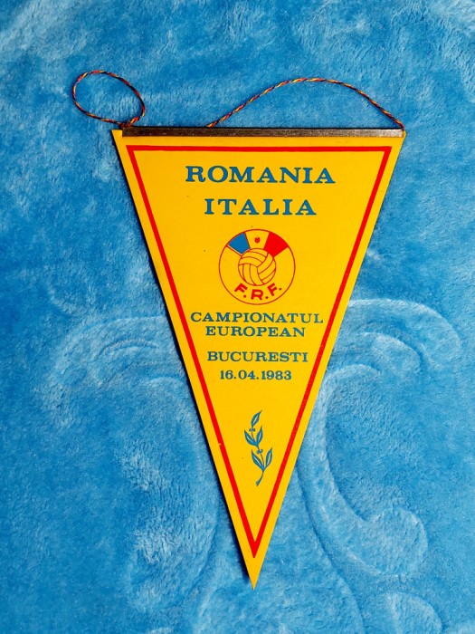 Fanion fotbal Romania - Italia
