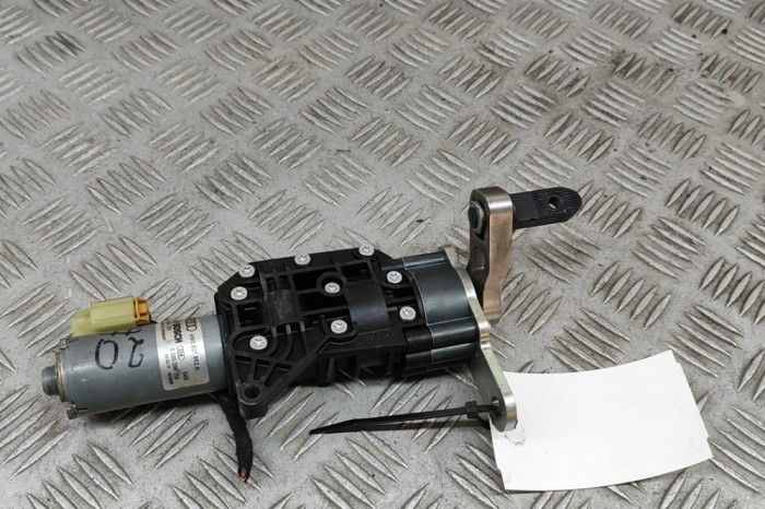 Motor ridicare electrică haion dreapta AUDI Q7 4M 2017 OEM: 4M0827852A 30422390