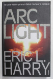 ARC LIGHT de ERIC L. HARRY - 10 IUNIE 1999 - PRIMUL RAZBOI NUCELAR A INCEPUT , 2005