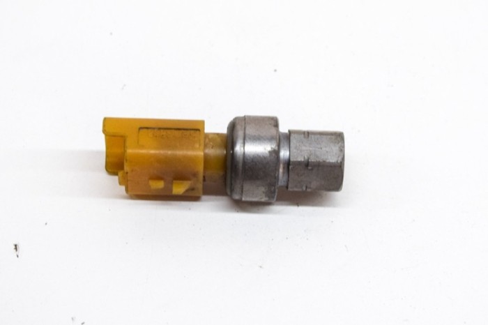 Senzor de presiune aer condiționat PEUGEOT 3008 SUV 2020 OEM: 82ACP32-06,9833078680 17990033