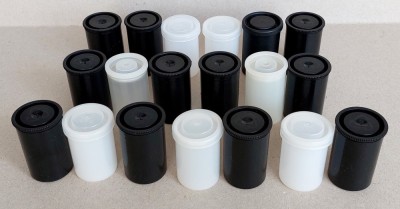 Lot 19 tuburi goale pentru filme developate, recipiente de plastic anii 90 foto