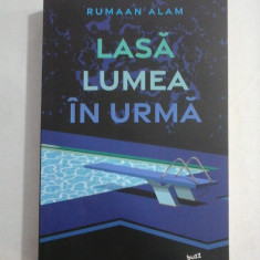 LASA LUMEA IN URMA (roman) - Rumaan ALAM