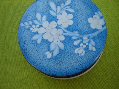 Cutiea veche suedeza din tabla foto