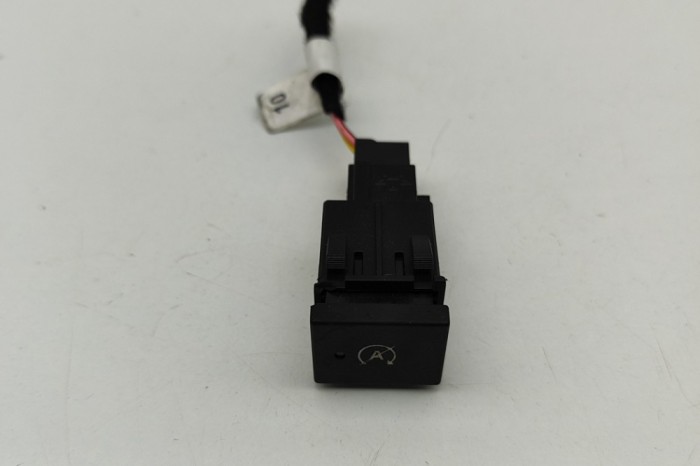 Comutator IVECO DAILY VI Box 2022 OEM: 5802804529 31541892