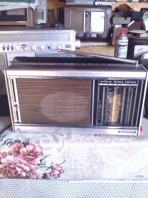 Vechi aparat de radio Grundig Elitte Boy 1000 foto