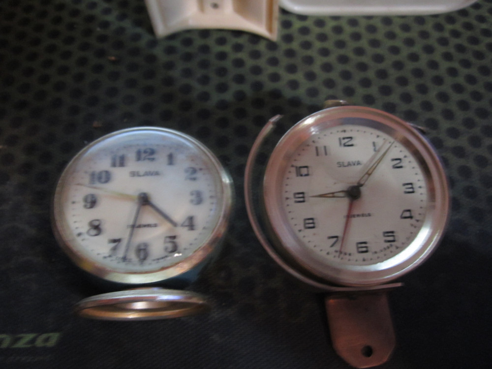 3 ceasuri de masa vechi se vand ca defecte a9 | arhiva Okazii.ro