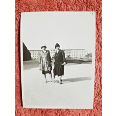 Fotografie, mama si bunica doctorului Litarczek, parintele radiologiei romanesti, Viena 1927