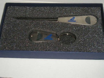 D8 102 - Breloc - set - tematica aviatie TAROM - si cutit scrisori - inox - lux foto