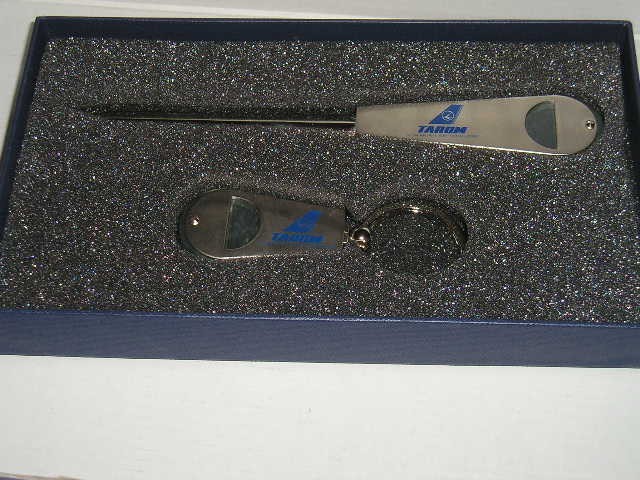D8 102 - Breloc - set - tematica aviatie TAROM - si cutit scrisori - inox - lux