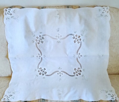 Fata de masa Vintage din bumbac cu broderie florala foto