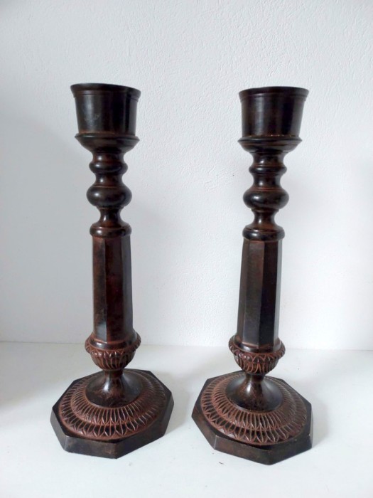 Set 2 sfesnice / suport lumanare mari, metal neferos patina cupru, 37cm inaltime