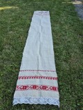 Traversă / Față de Masă Lungă tesuta din panza de C&acirc;nepă, Veche, Alesături Roșii &ndash; 55x272 cm
