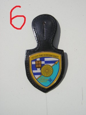 QW8 6 - Insigna - tematica militara - Grecia &amp;quot;Taie nodul Gordian&amp;quot; - suport piele foto