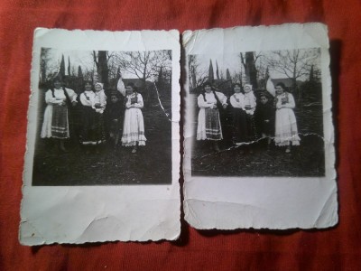 2 Fotografii mici 1940 - Port national in comuna Sarbesti Bihor - uzate ,dim.=8,8x6cm foto