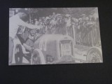 Automobil de Epocă cu Pilot și Mulțime de Spectatori - Carte Poștală Franța ,Necirculată, Necirculata, Printata