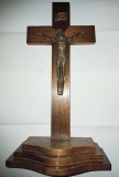 CY - Crucifix de masa vechi / lemn &amp; zamac bronzuit (Corpus Christi) &amp; tabla bronzuita (INRI) / 16,50 cm x 30,50 cm (H) x 7 cm / 315 g / Stare!