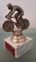 Statueta biciclist pe soclu de marmura, 16 cm foto