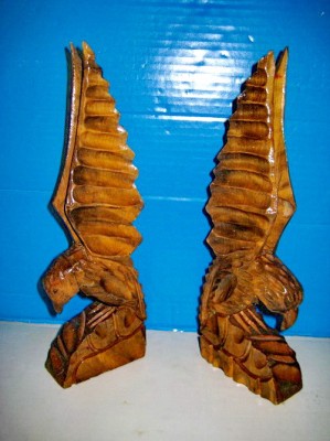 7806-Vulturi statuiete pereche lemn model rustic. Stare buna, inaltime cca 25 cm foto