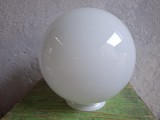 Abajur / Glob alb mijlocul sec XX pentru lustra lampa veioza sau aplica !
