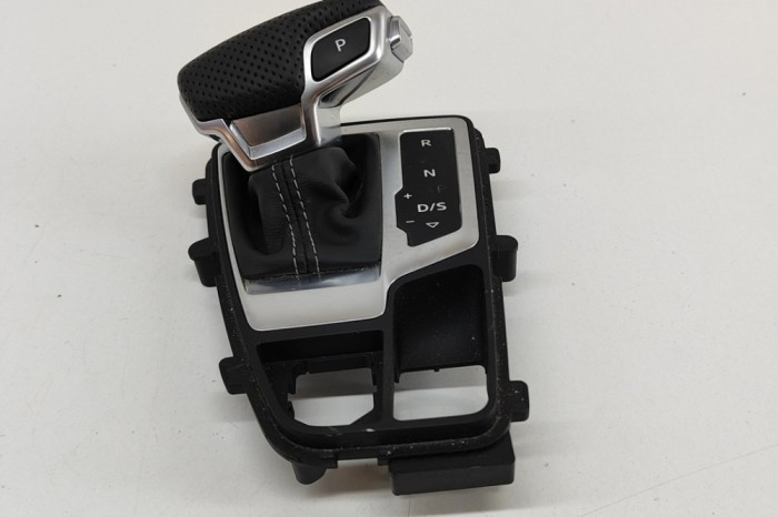 Nuca schimbător de viteze AUDI Q5 FY 2020 OEM: 80C713111C | 23835645