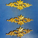 D618-Set 3 Shielduri aparatori anii 1900 bronz aurit stare buna 14/ 5.5 cm.