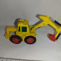 bnk jc Matchbox Super Kings K-25 Muir- Hill Tractor With Digger 1984