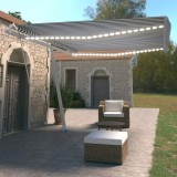 vidaXL Copertină automată cu LED&amp;senzor v&acirc;nt, albastru/alb, 450x350 cm