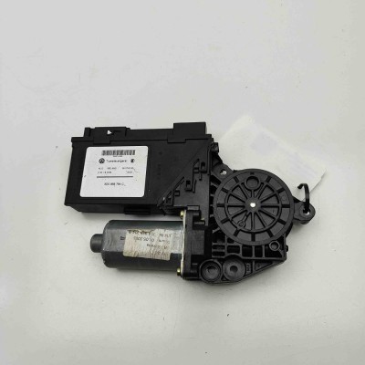 Motor macara geam ușă dreapta spate VW TOUAREG 7LA, 7L6, 7L7 2003 OEM: 3D0959794C,7L0959704B,0130821764 29438975 foto