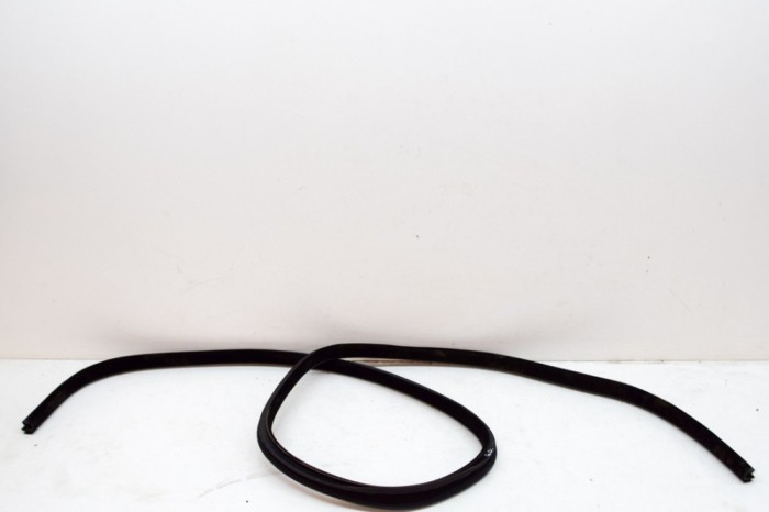 Garnitura ușă dreapta spate LAND ROVER RANGE ROVER VELAR L560 2019 OEM: J8A2-253A10-A | 13968759