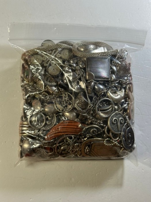 LOT BIJUTERII ARGINT 925 - In stare buna - Pt. folosit sau topit - 2000g. - Doar 6 lei/gr. !