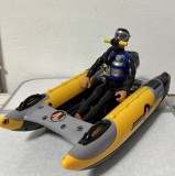 Figurină action man scafandru cu barcă