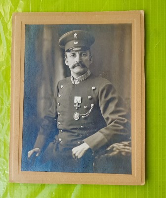 F416-I-Foto veche MILITAR-Ofiter in uniforma carton gros stare f. Buna 18/14 cm. foto