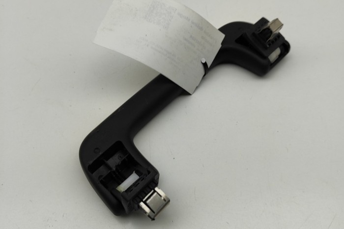 M&acirc;ner plafon dreapta față AUDI A6 Avant 4G5, C7, 4GD 2012 OEM: 8K0857607B | 31047524