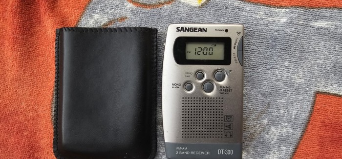 RADIO SANGEAN DT-300 FM-AM , FUNCTIONEAZA .