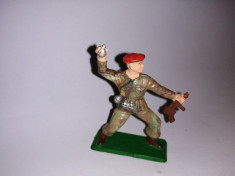 bnk jc Figurina de plastic - Starlux - soldat aruncand grenada foto