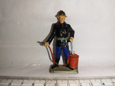 bnk jc Starlux - figurina pompier foto