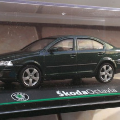 Macheta Skoda Octavia 2 Sedan (verde inchis) - Abrex 1/43