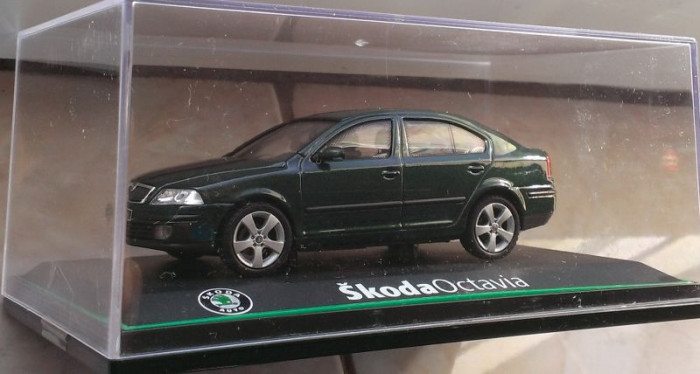 Macheta Skoda Octavia 2 Sedan (verde inchis) - Abrex 1/43