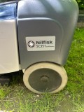 Aparat de curatat pardoseli Nilfisk SC 351 FULL PACKAG, cu acumulator 12 V, 450 W, latime de lucru 370 mm