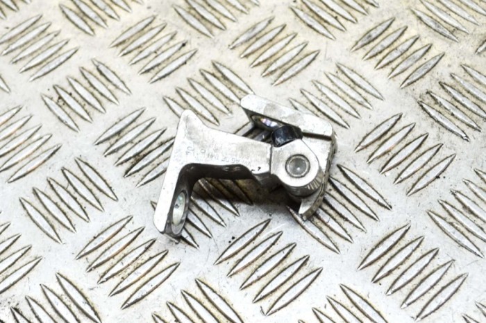 Balama ușă dreapta spate SKODA OCTAVIA III Combi 5E5 2014 OEM: 8K0831402B 13828444
