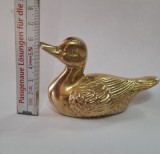 Figurină decorativă &icirc;n formă de rață pare a fi un ornament vintage din alamă masivă,