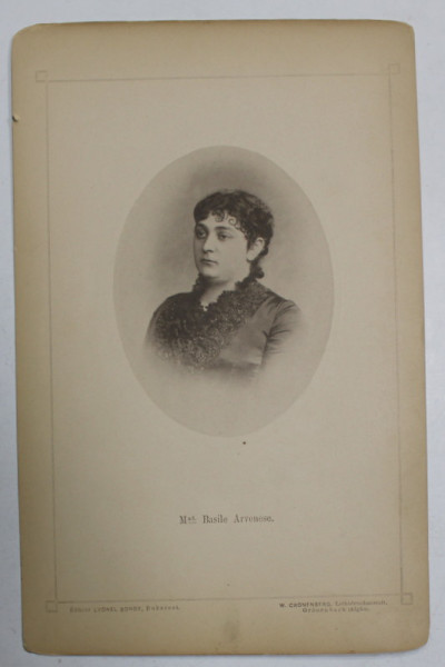 Mad. BASILE ARVENESE , FOTOGRAFIE DIN ALBUMUL NATIONAL , SERIE DE BUCAREST , EDITEUR LYONEL BONDY , FOTOGRAF W. CRONENBERG , CCA . 1900