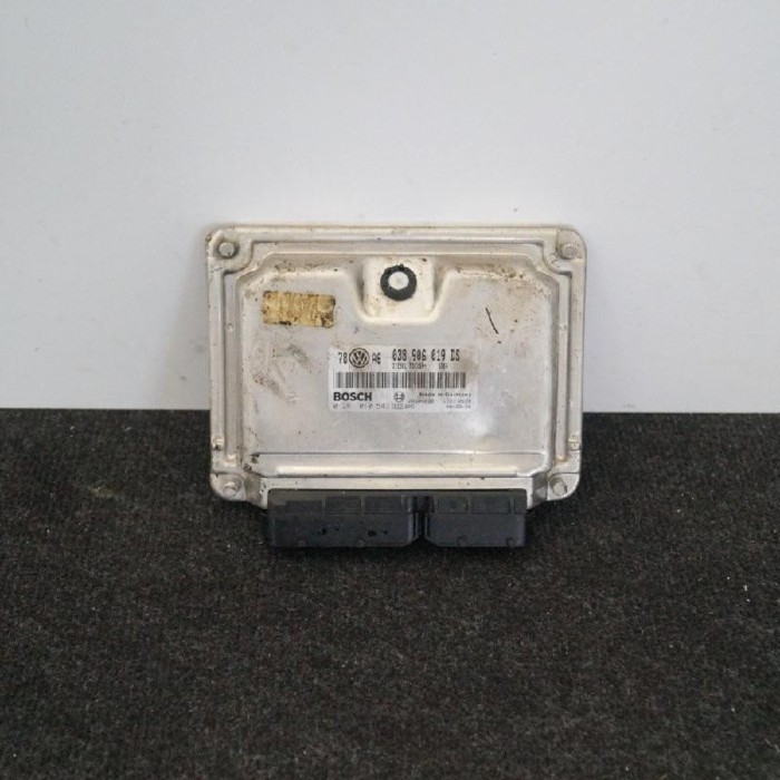 Unitate de control motor VW PASSAT B5 3B3 2000 OEM: 038906019DS0281010543 | 2365876